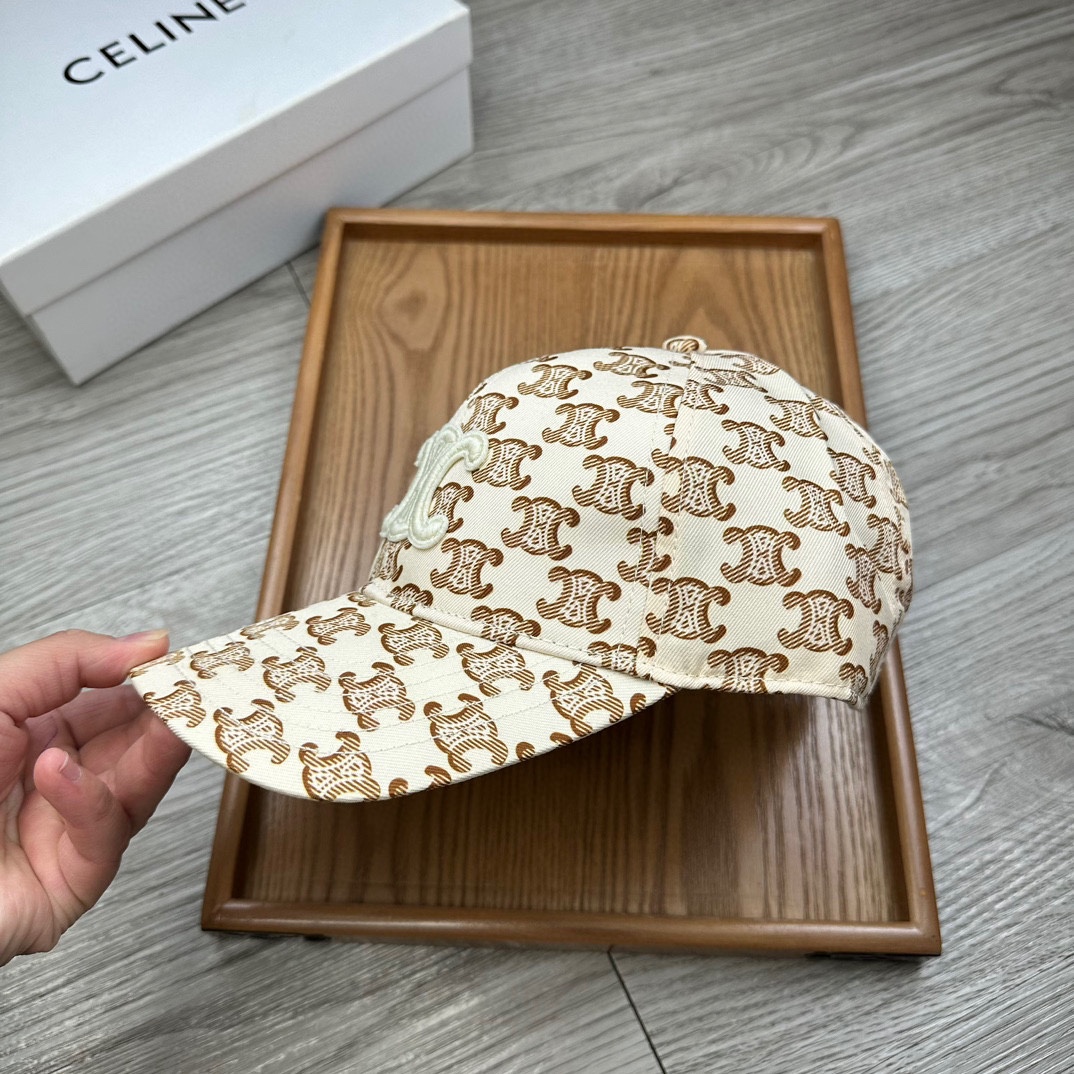 。赛琳。【配防尘袋】新品棒球帽！材质：纯棉！透气性好！夏天防晒，秋冬百搭必备单品！颜色大气！款式新颖别致