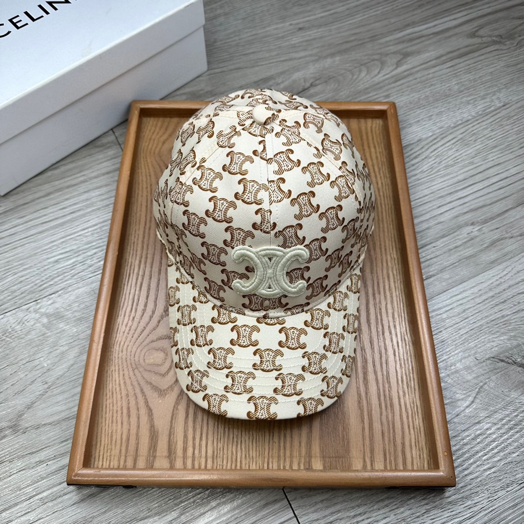 。赛琳。【配防尘袋】新品棒球帽！材质：纯棉！透气性好！夏天防晒，秋冬百搭必备单品！颜色大气！款式新颖别致