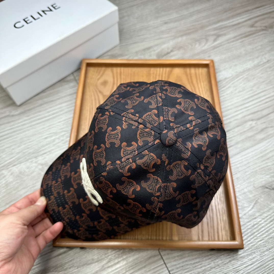 。赛琳。【配防尘袋】新品棒球帽！材质：纯棉！透气性好！夏天防晒，秋冬百搭必备单品！颜色大气！款式新颖别致