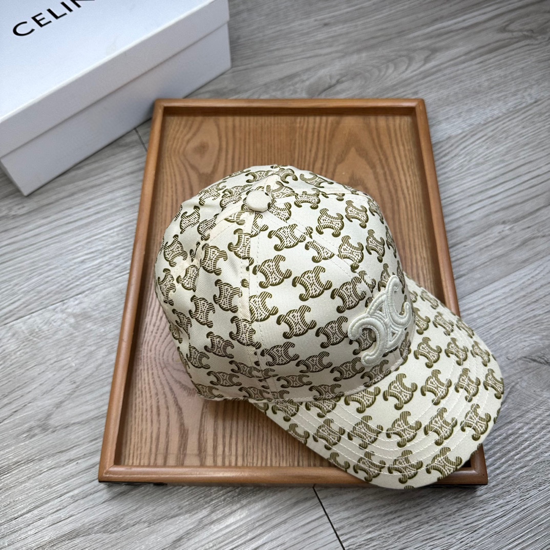 。赛琳。【配防尘袋】新品棒球帽！材质：纯棉！透气性好！夏天防晒，秋冬百搭必备单品！颜色大气！款式新颖别致