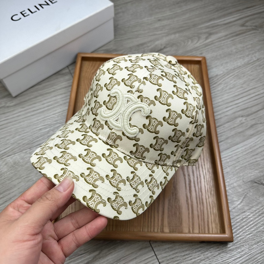 。赛琳。【配防尘袋】新品棒球帽！材质：纯棉！透气性好！夏天防晒，秋冬百搭必备单品！颜色大气！款式新颖别致