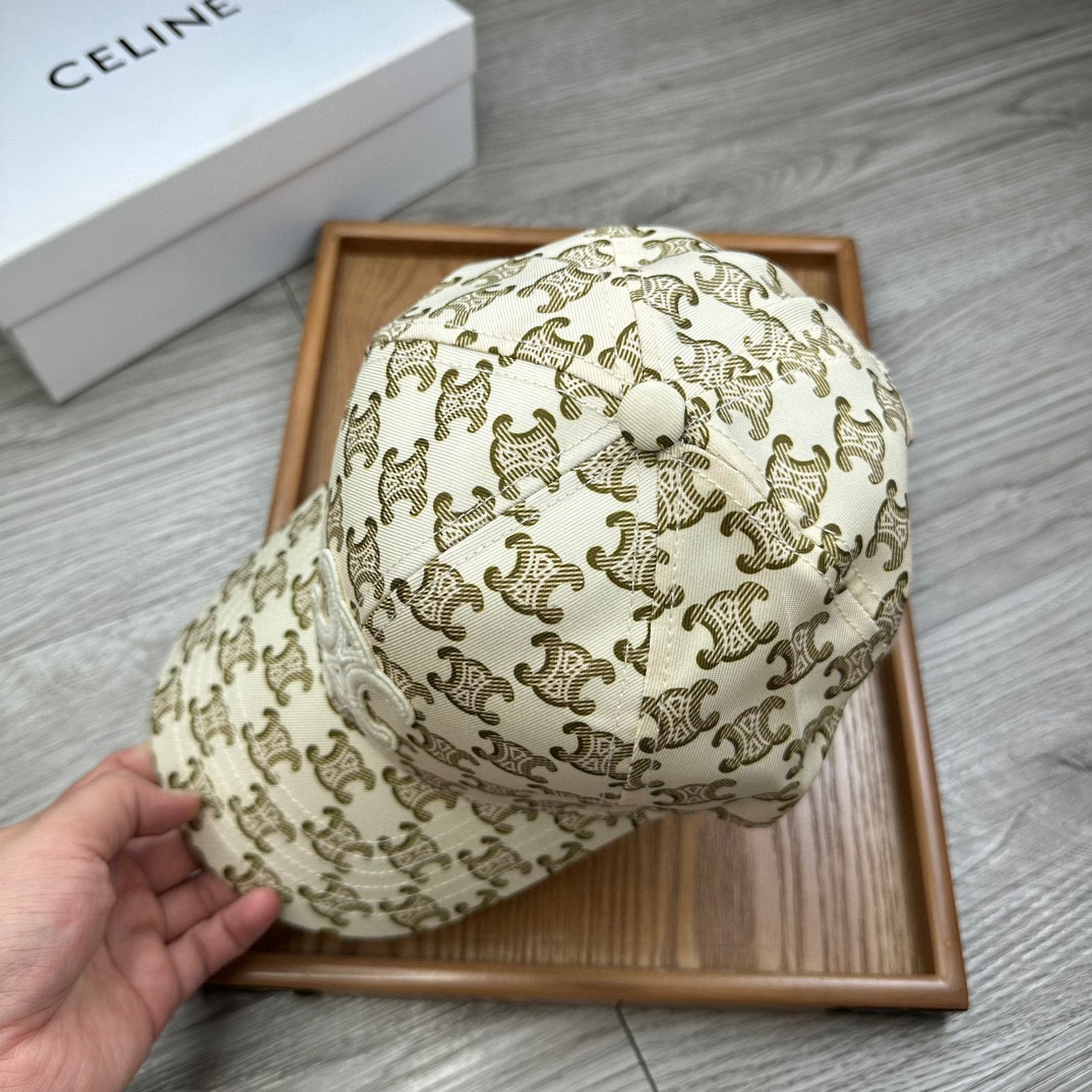 。赛琳。【配防尘袋】新品棒球帽！材质：纯棉！透气性好！夏天防晒，秋冬百搭必备单品！颜色大气！款式新颖别致