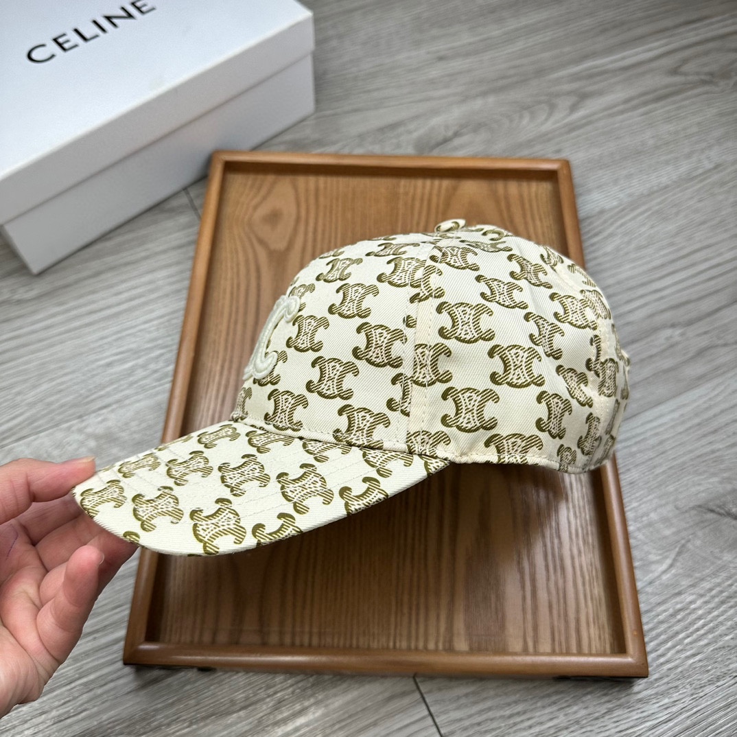 。赛琳。【配防尘袋】新品棒球帽！材质：纯棉！透气性好！夏天防晒，秋冬百搭必备单品！颜色大气！款式新颖别致