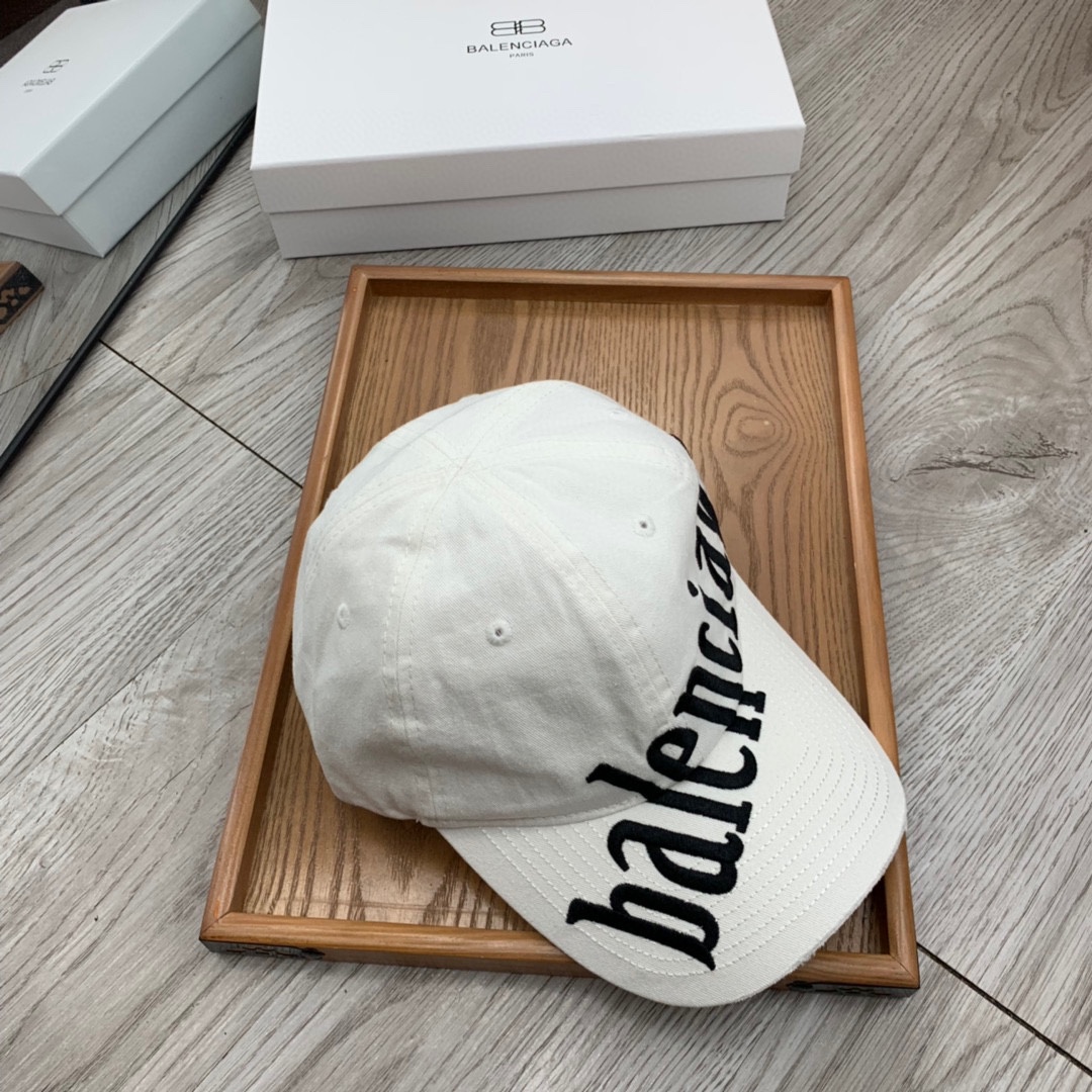 。巴黎ba。【配防尘袋】新品棒球帽！材质：纯棉！透气性好！春天挡风，夏天防晒必备单品！颜色大气！款式新颖