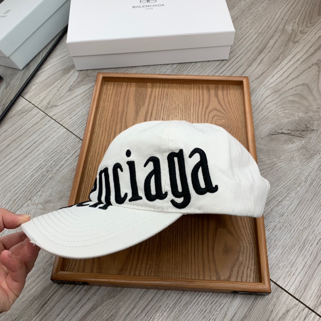 。巴黎ba。【配防尘袋】新品棒球帽！材质：纯棉！透气性好！春天挡风，夏天防晒必备单品！颜色大气！款式新颖