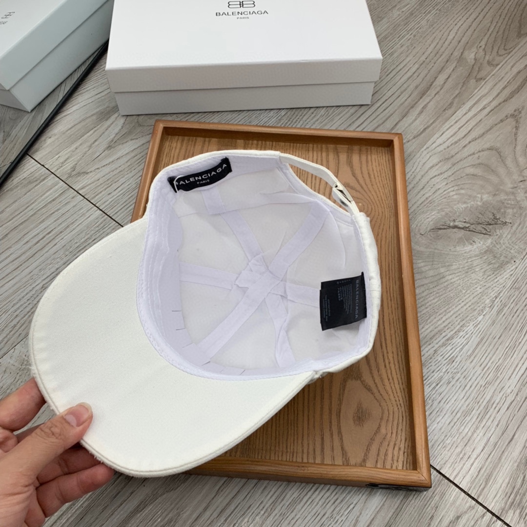 。巴黎ba。【配防尘袋】新品棒球帽！材质：纯棉！透气性好！春天挡风，夏天防晒必备单品！颜色大气！款式新颖