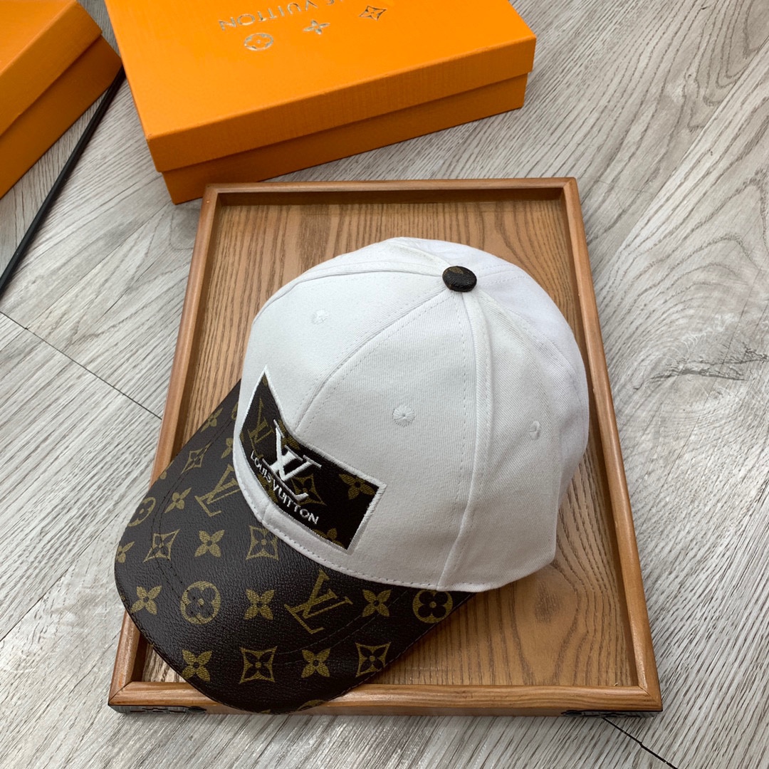 。L家。【配防尘袋】新品棒球帽！材质：纯棉！透气性好！春天挡风，夏天防晒必备单品！颜色大气！款式新颖别致