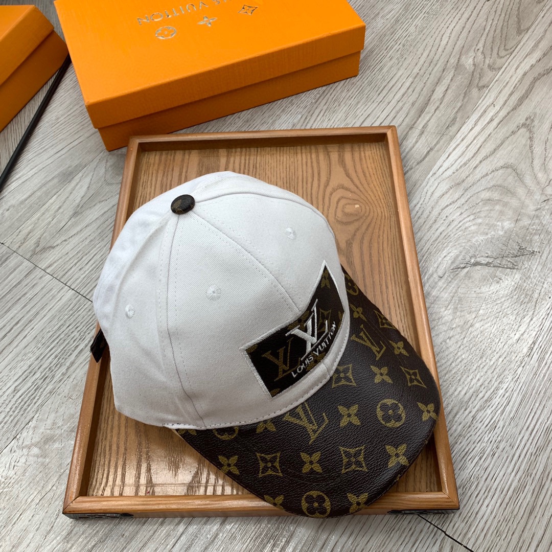 。L家。【配防尘袋】新品棒球帽！材质：纯棉！透气性好！春天挡风，夏天防晒必备单品！颜色大气！款式新颖别致