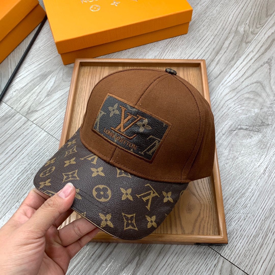 。L家。【配防尘袋】新品棒球帽！材质：纯棉！透气性好！春天挡风，夏天防晒必备单品！颜色大气！款式新颖别致