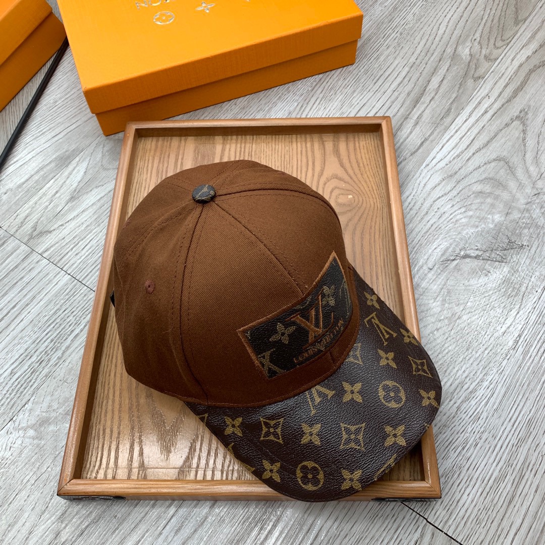 。L家。【配防尘袋】新品棒球帽！材质：纯棉！透气性好！春天挡风，夏天防晒必备单品！颜色大气！款式新颖别致