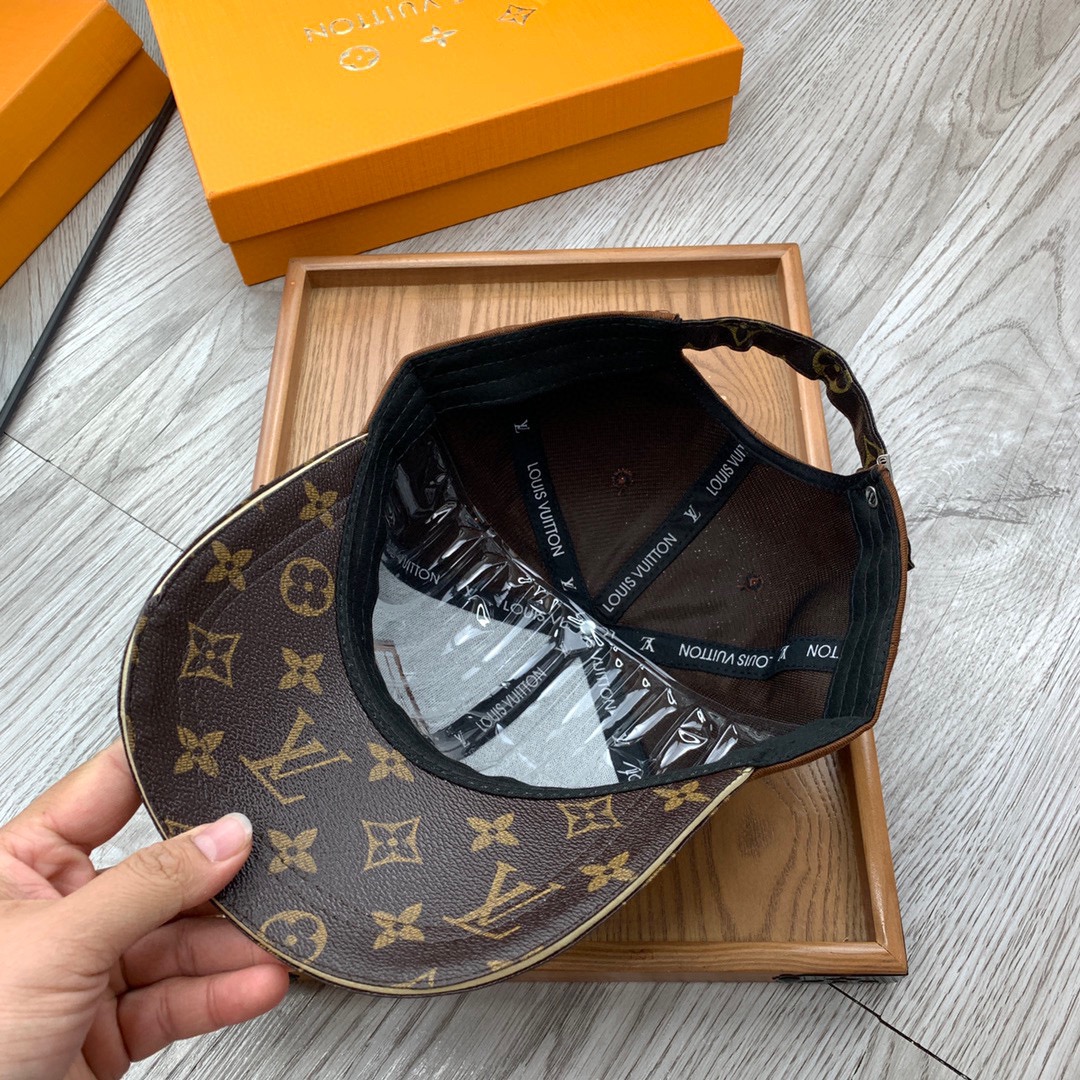 。L家。【配防尘袋】新品棒球帽！材质：纯棉！透气性好！春天挡风，夏天防晒必备单品！颜色大气！款式新颖别致