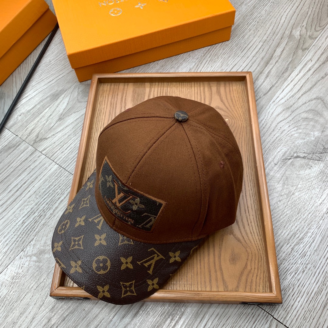 。L家。【配防尘袋】新品棒球帽！材质：纯棉！透气性好！春天挡风，夏天防晒必备单品！颜色大气！款式新颖别致