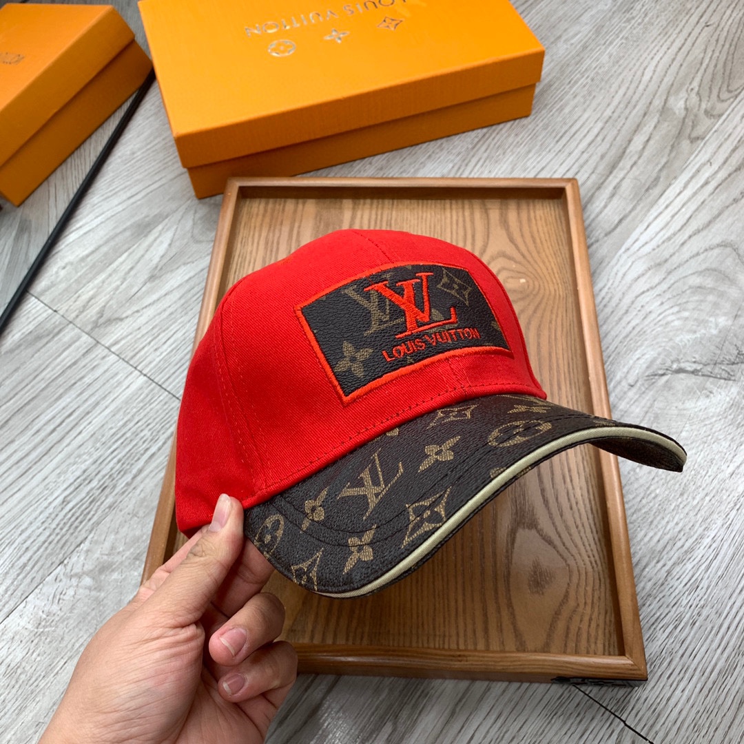 。L家。【配防尘袋】新品棒球帽！材质：纯棉！透气性好！春天挡风，夏天防晒必备单品！颜色大气！款式新颖别致