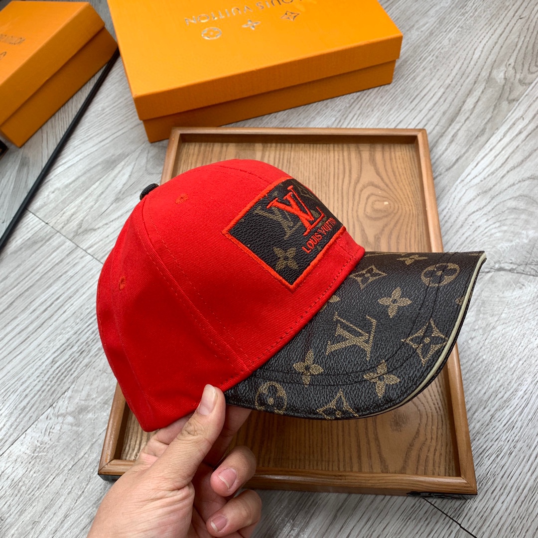 。L家。【配防尘袋】新品棒球帽！材质：纯棉！透气性好！春天挡风，夏天防晒必备单品！颜色大气！款式新颖别致