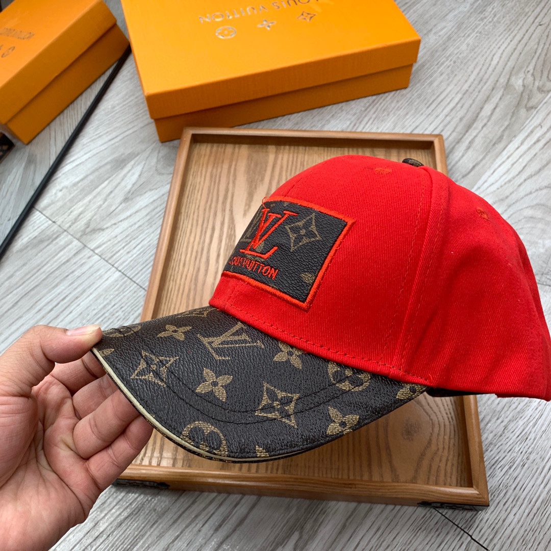 。L家。【配防尘袋】新品棒球帽！材质：纯棉！透气性好！春天挡风，夏天防晒必备单品！颜色大气！款式新颖别致