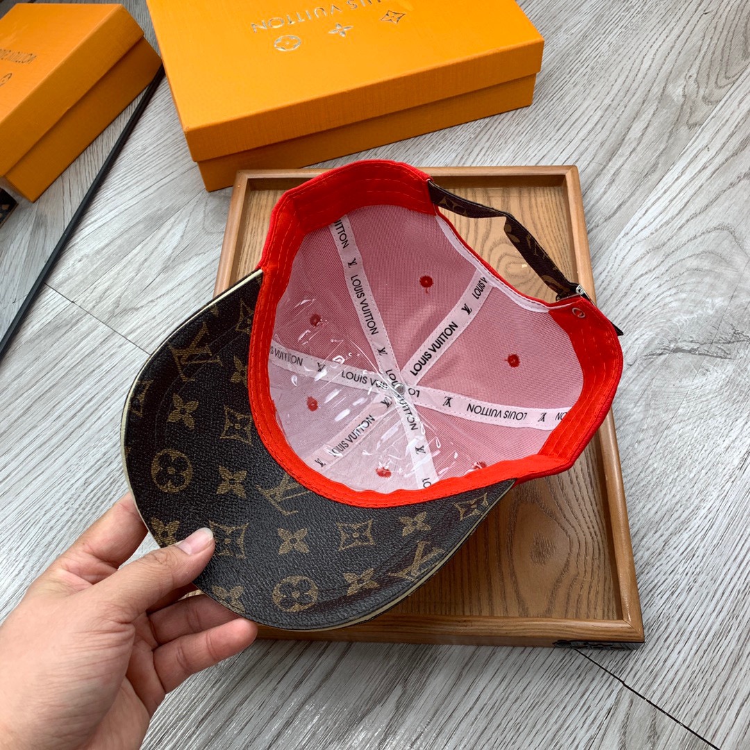 。L家。【配防尘袋】新品棒球帽！材质：纯棉！透气性好！春天挡风，夏天防晒必备单品！颜色大气！款式新颖别致