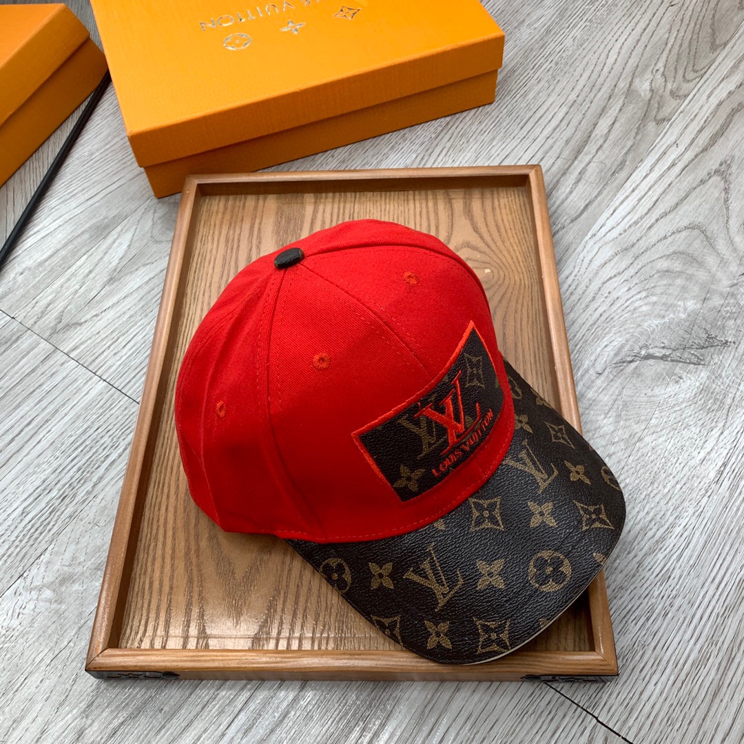 。L家。【配防尘袋】新品棒球帽！材质：纯棉！透气性好！春天挡风，夏天防晒必备单品！颜色大气！款式新颖别致