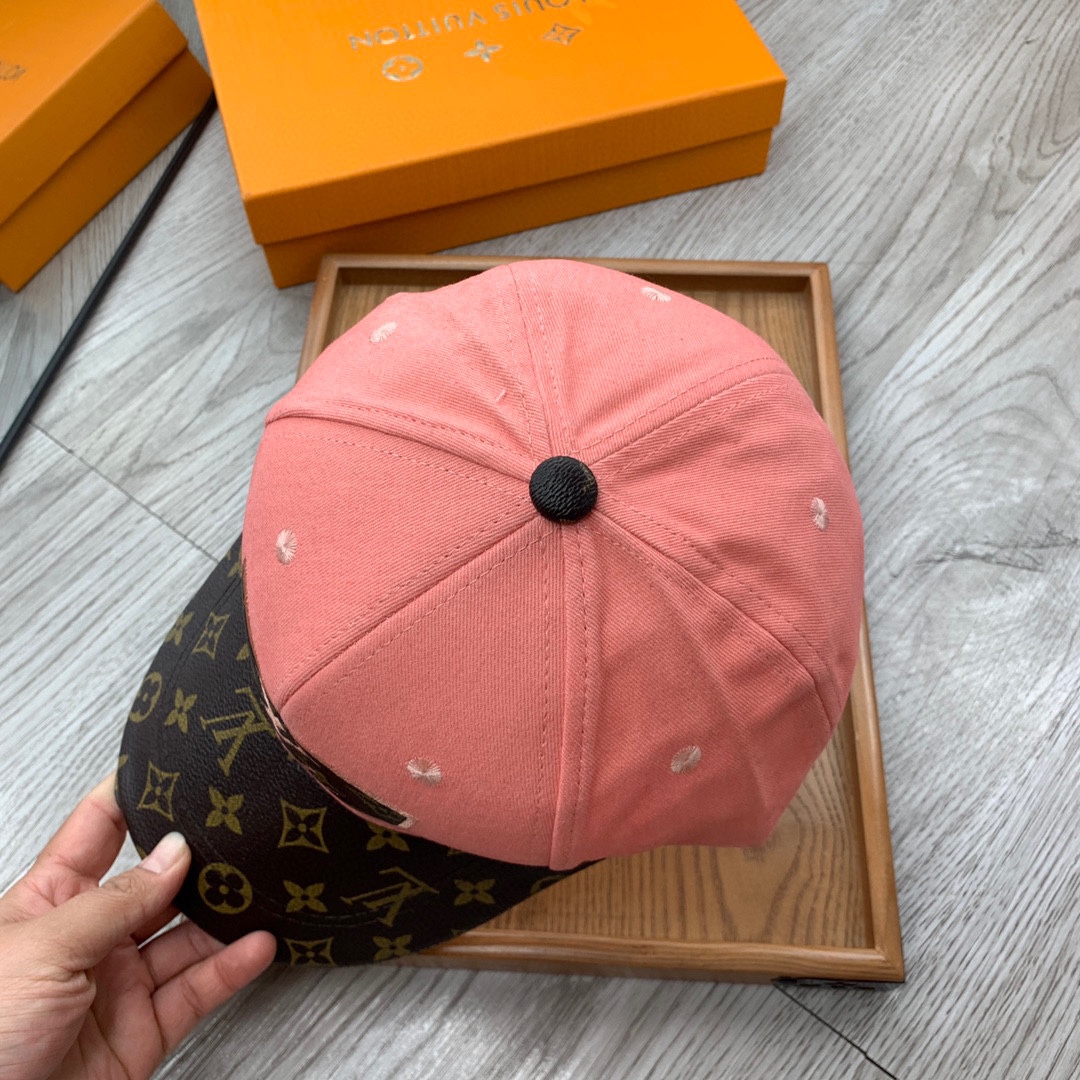 。L家。【配防尘袋】新品棒球帽！材质：纯棉！透气性好！春天挡风，夏天防晒必备单品！颜色大气！款式新颖别致