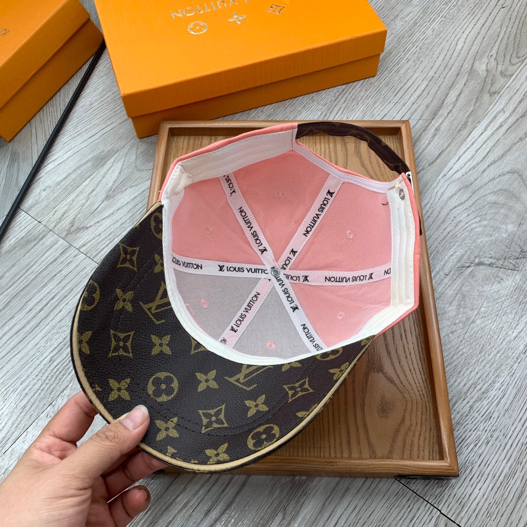 。L家。【配防尘袋】新品棒球帽！材质：纯棉！透气性好！春天挡风，夏天防晒必备单品！颜色大气！款式新颖别致