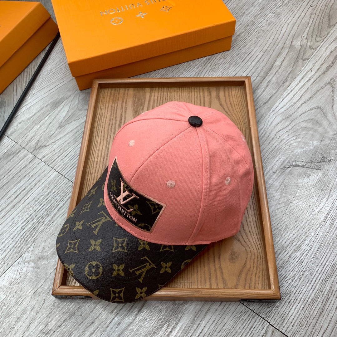 。L家。【配防尘袋】新品棒球帽！材质：纯棉！透气性好！春天挡风，夏天防晒必备单品！颜色大气！款式新颖别致