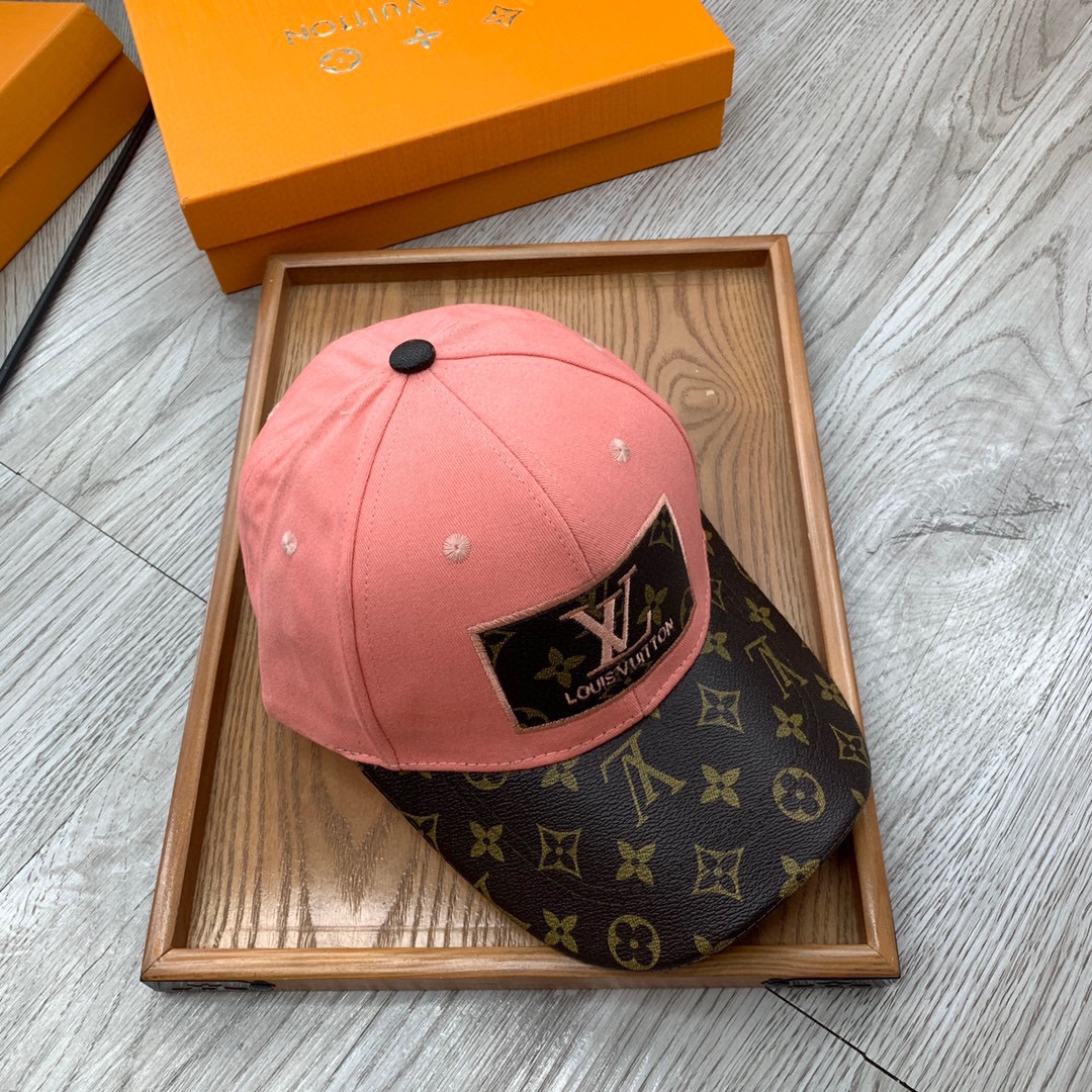 。L家。【配防尘袋】新品棒球帽！材质：纯棉！透气性好！春天挡风，夏天防晒必备单品！颜色大气！款式新颖别致