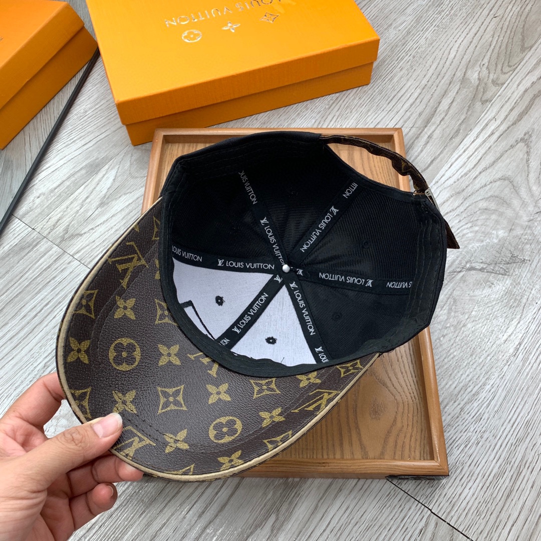 。L家。【配防尘袋】新品棒球帽！材质：纯棉！透气性好！春天挡风，夏天防晒必备单品！颜色大气！款式新颖别致