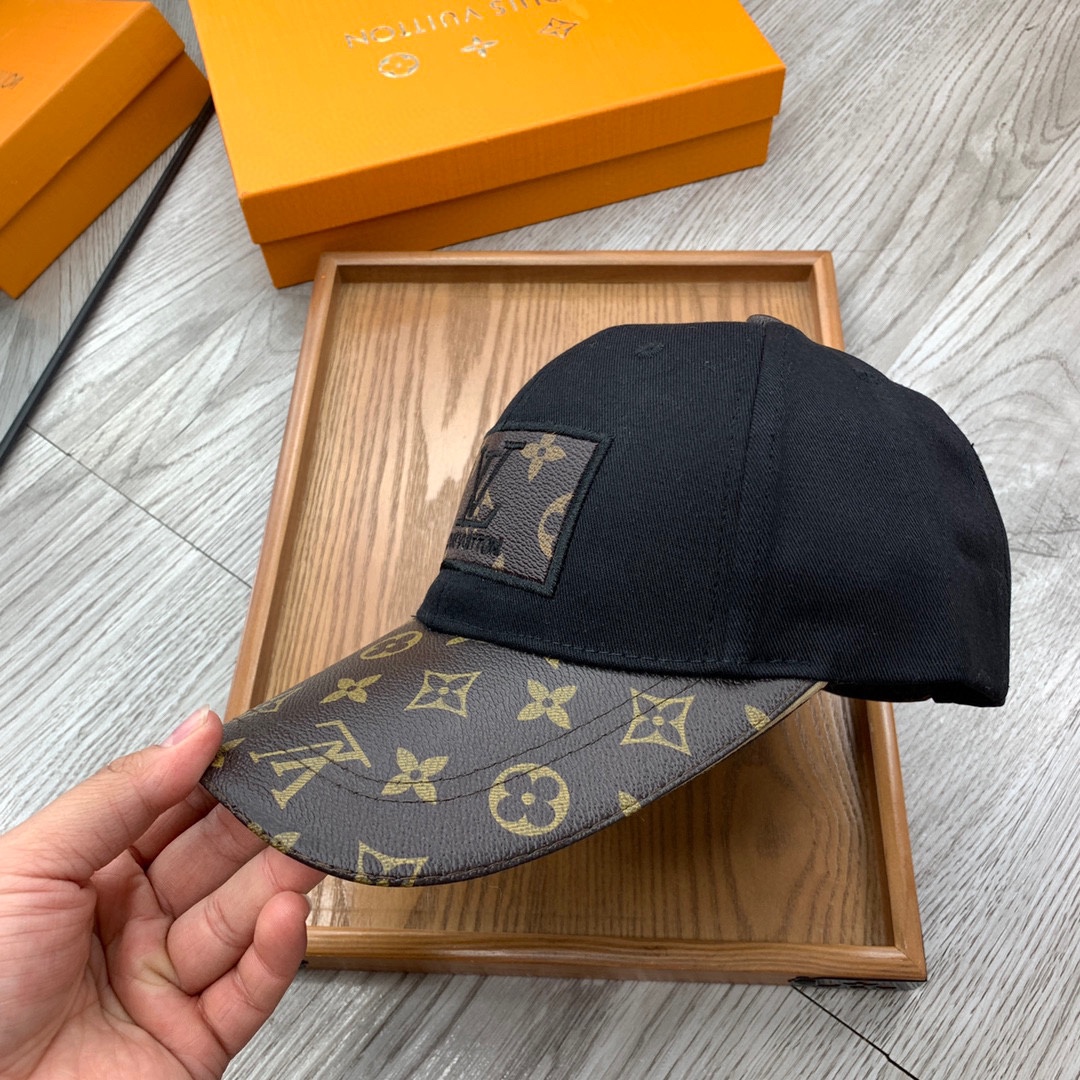 。L家。【配防尘袋】新品棒球帽！材质：纯棉！透气性好！春天挡风，夏天防晒必备单品！颜色大气！款式新颖别致