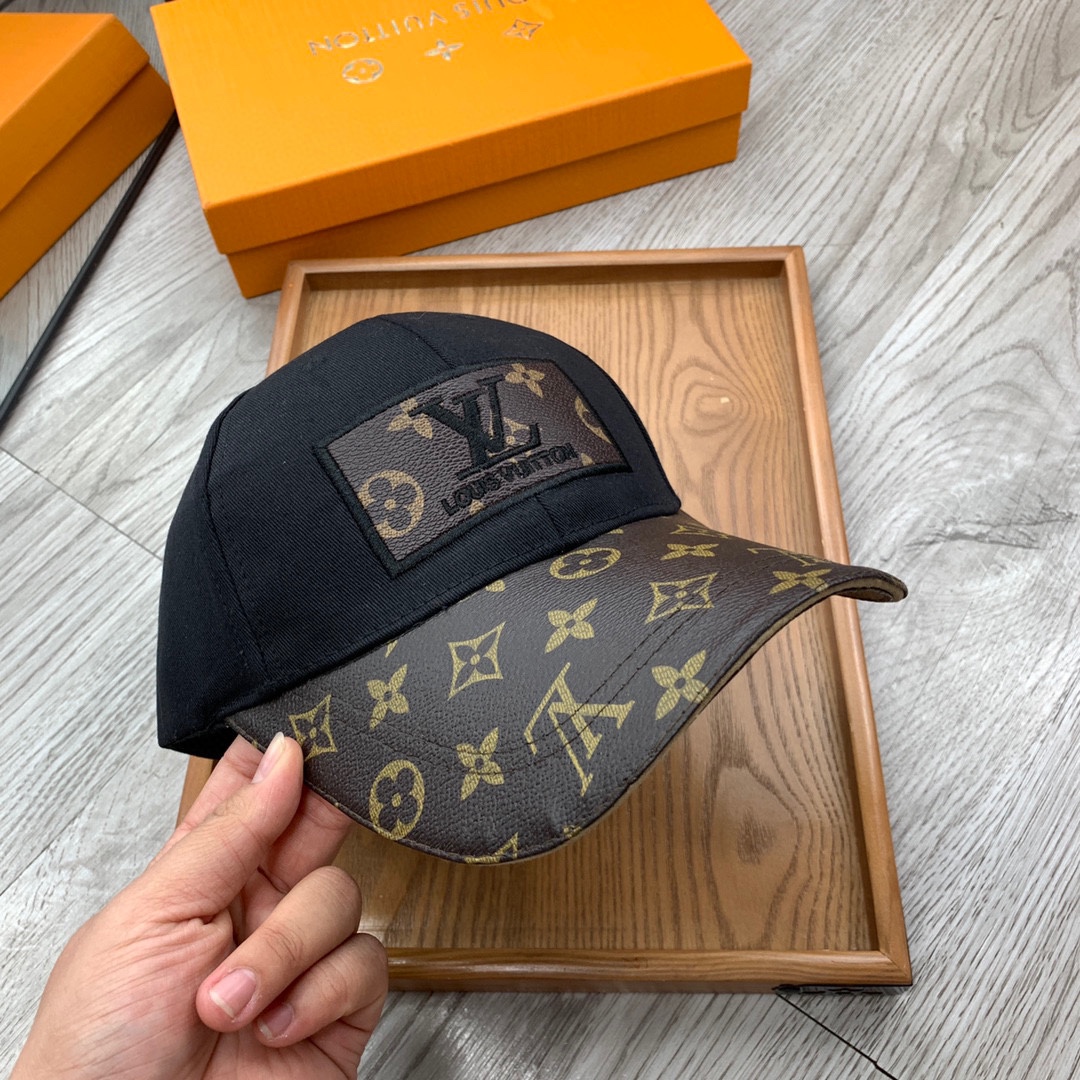 。L家。【配防尘袋】新品棒球帽！材质：纯棉！透气性好！春天挡风，夏天防晒必备单品！颜色大气！款式新颖别致