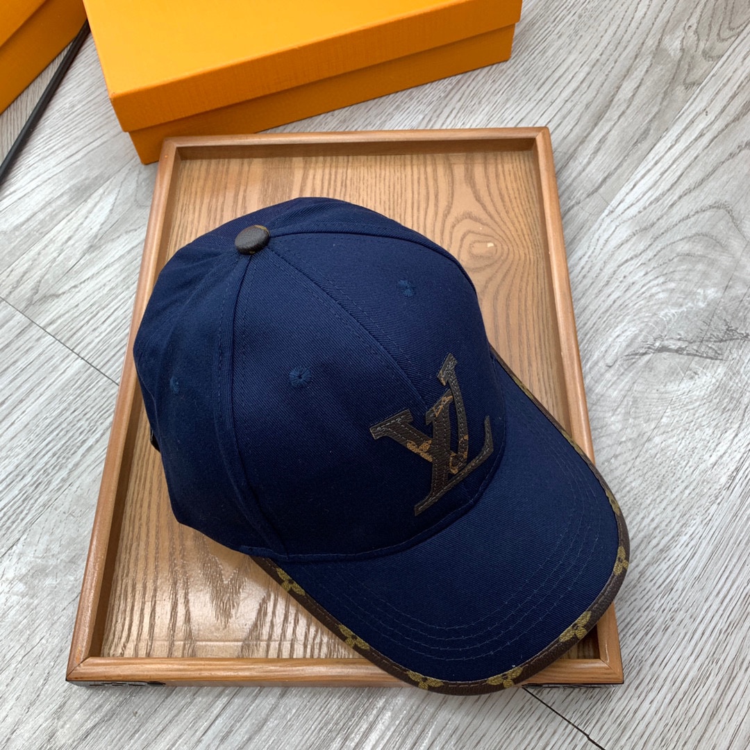 。L家。【配防尘袋】新品棒球帽！材质：纯棉！透气性好！春天挡风，夏天防晒必备单品！颜色大气！款式新颖别致