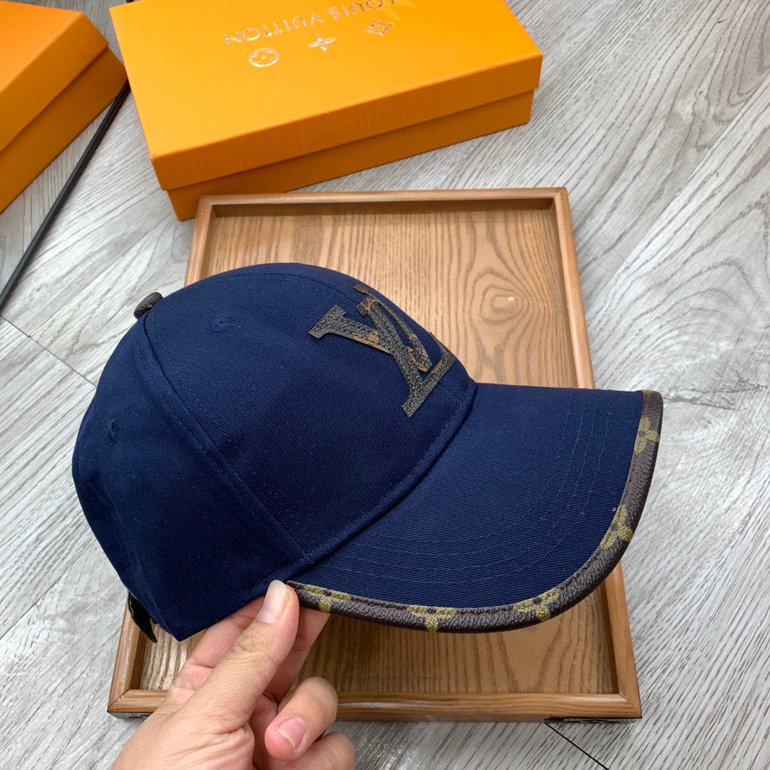 。L家。【配防尘袋】新品棒球帽！材质：纯棉！透气性好！春天挡风，夏天防晒必备单品！颜色大气！款式新颖别致