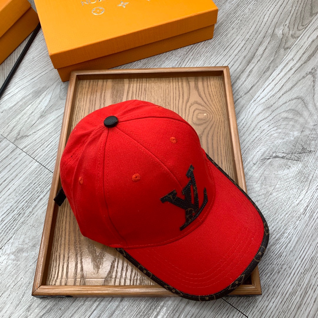 。L家。【配防尘袋】新品棒球帽！材质：纯棉！透气性好！春天挡风，夏天防晒必备单品！颜色大气！款式新颖别致