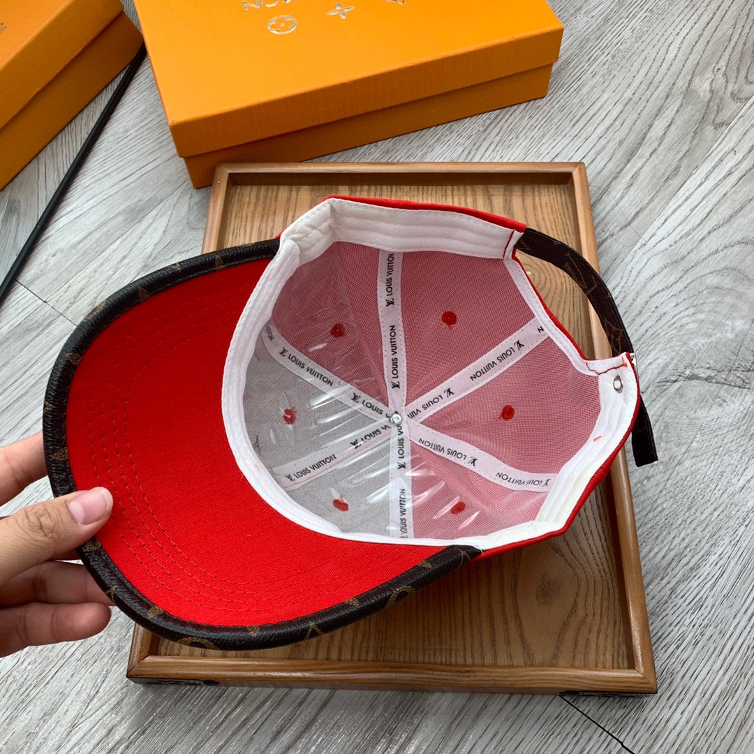 。L家。【配防尘袋】新品棒球帽！材质：纯棉！透气性好！春天挡风，夏天防晒必备单品！颜色大气！款式新颖别致