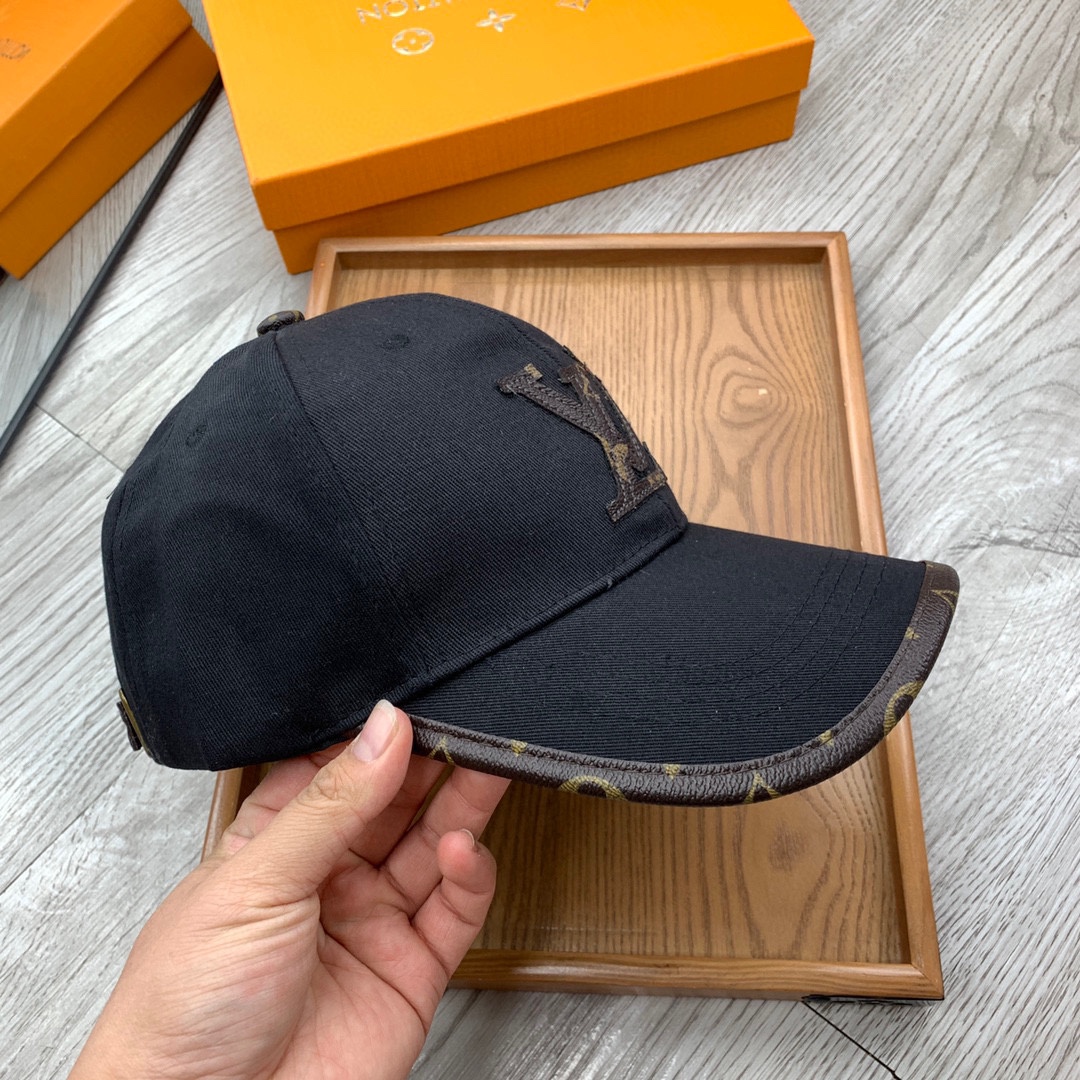 。L家。【配防尘袋】新品棒球帽！材质：纯棉！透气性好！春天挡风，夏天防晒必备单品！颜色大气！款式新颖别致