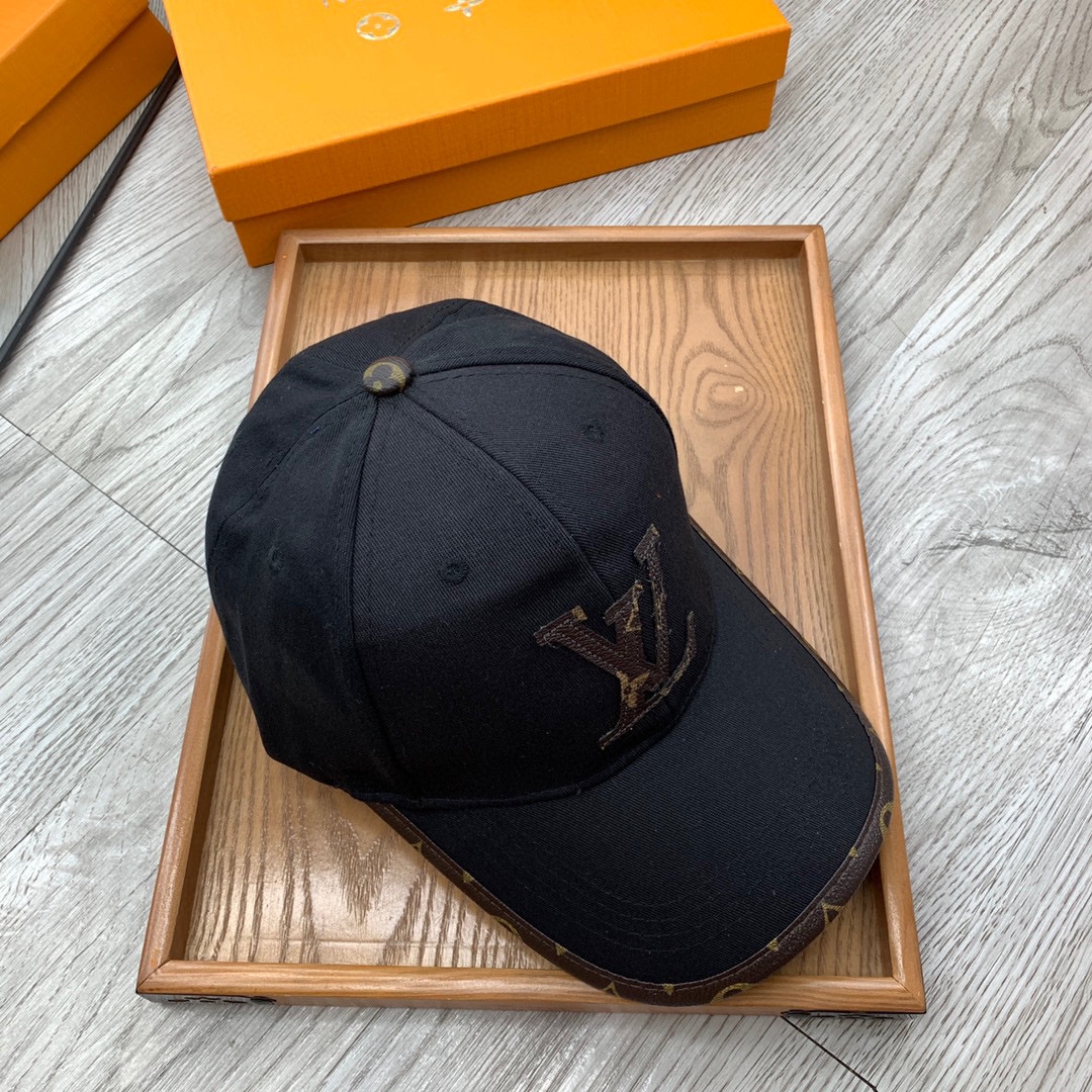 。L家。【配防尘袋】新品棒球帽！材质：纯棉！透气性好！春天挡风，夏天防晒必备单品！颜色大气！款式新颖别致