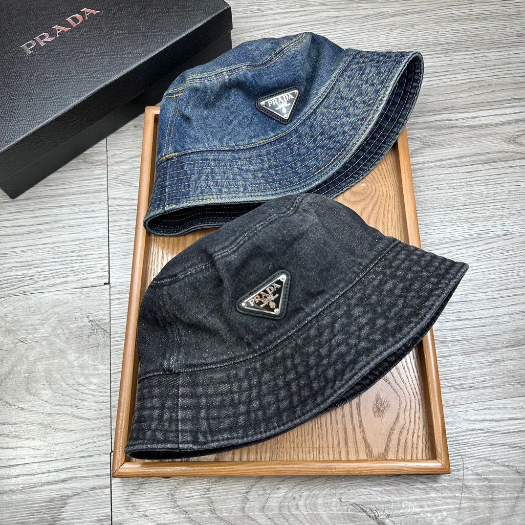 。Prada。牛仔渔夫【配防尘袋】高端舒适！高端材质！！今年帽子第一流行趋势绝对是渔夫帽！今年的渔夫帽满