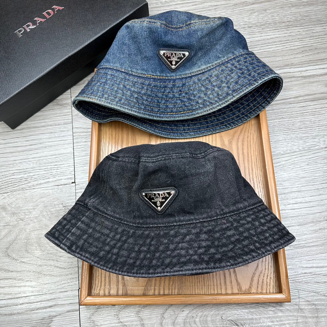 。Prada。牛仔渔夫【配防尘袋】高端舒适！高端材质！！今年帽子第一流行趋势绝对是渔夫帽！今年的渔夫帽满