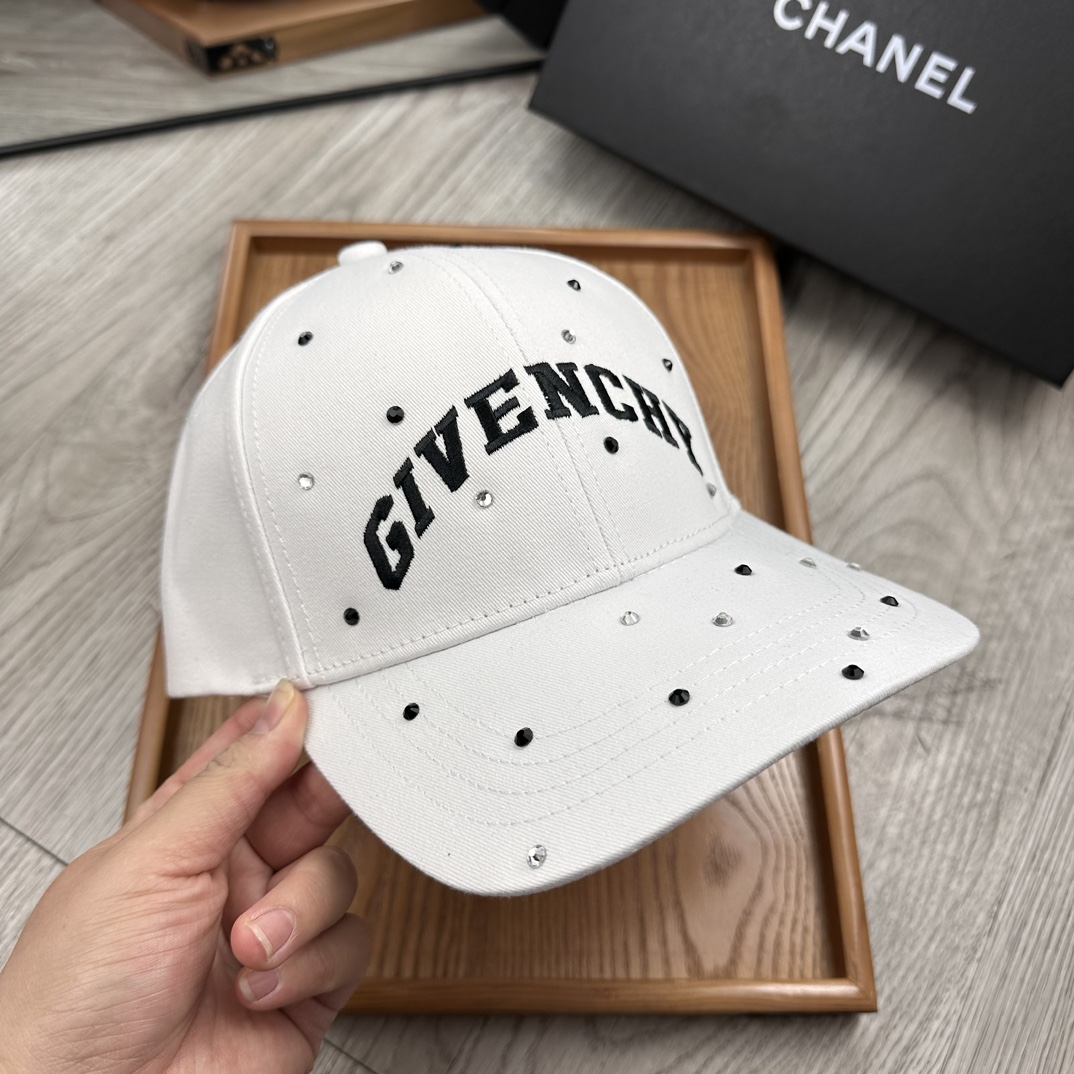 。纪梵希。【配防尘袋】新品棒球帽！材质：纯棉！透气性好！春天挡风，夏天防晒必备单品！颜色大气！款式新颖别