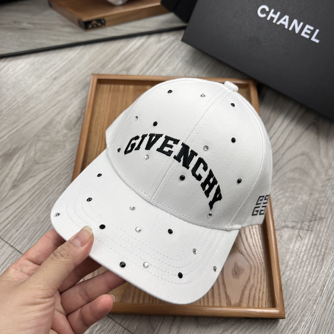 。纪梵希。【配防尘袋】新品棒球帽！材质：纯棉！透气性好！春天挡风，夏天防晒必备单品！颜色大气！款式新颖别