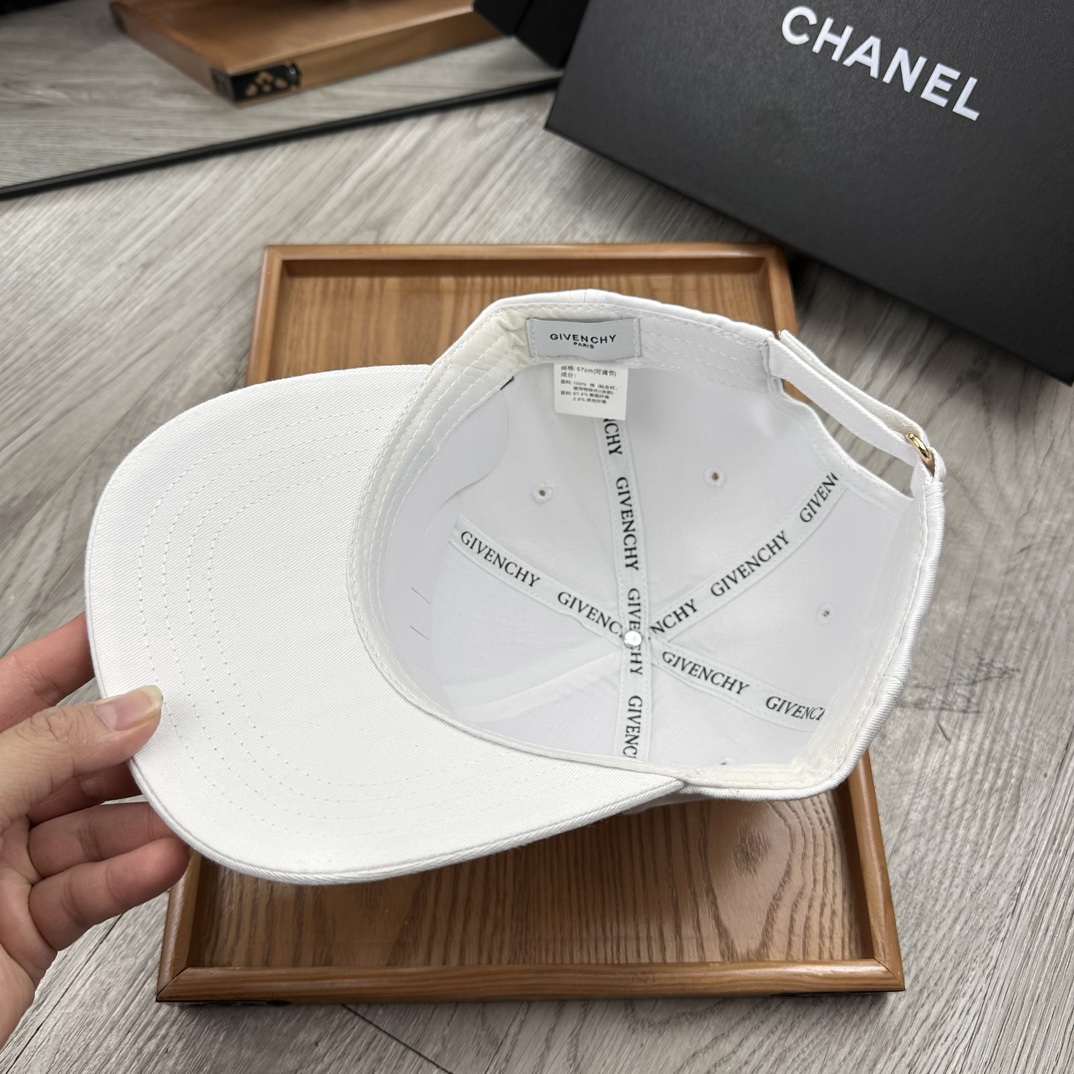 。纪梵希。【配防尘袋】新品棒球帽！材质：纯棉！透气性好！春天挡风，夏天防晒必备单品！颜色大气！款式新颖别