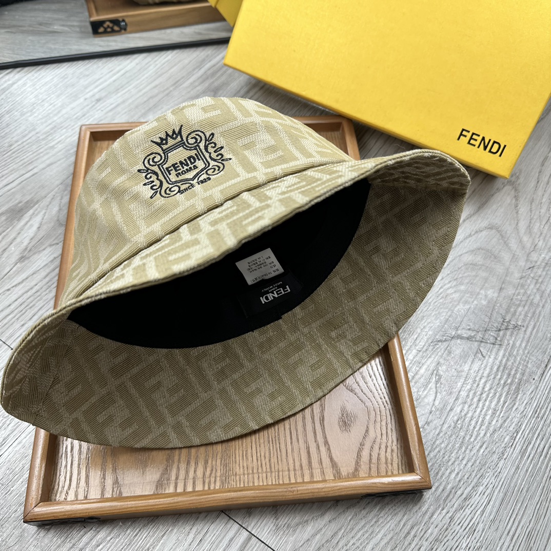 。F家。印花双刺绣渔夫【配防尘袋】高端舒适！高端材质！！今年帽子第一流行趋势绝对是渔夫帽！今年的渔夫帽满