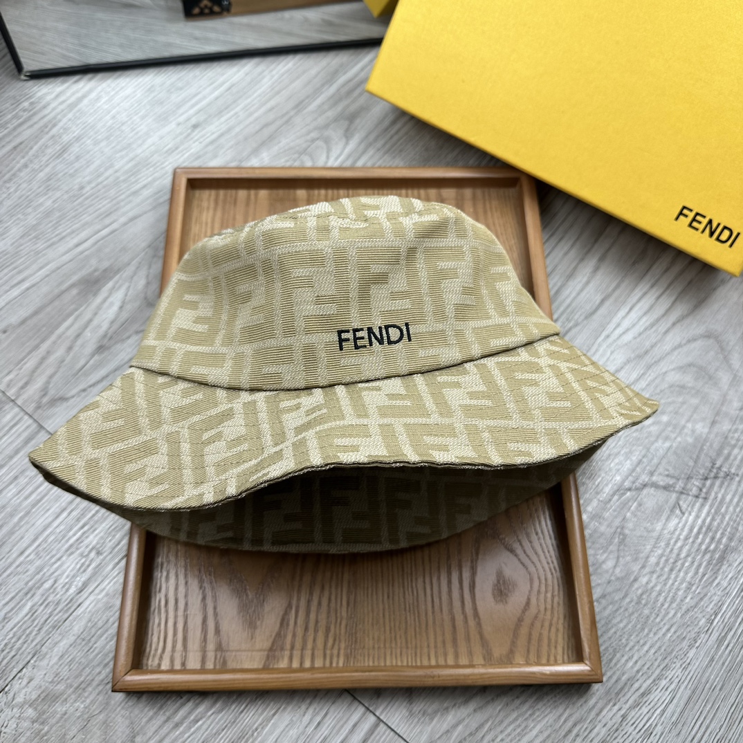 。F家。印花双刺绣渔夫【配防尘袋】高端舒适！高端材质！！今年帽子第一流行趋势绝对是渔夫帽！今年的渔夫帽满