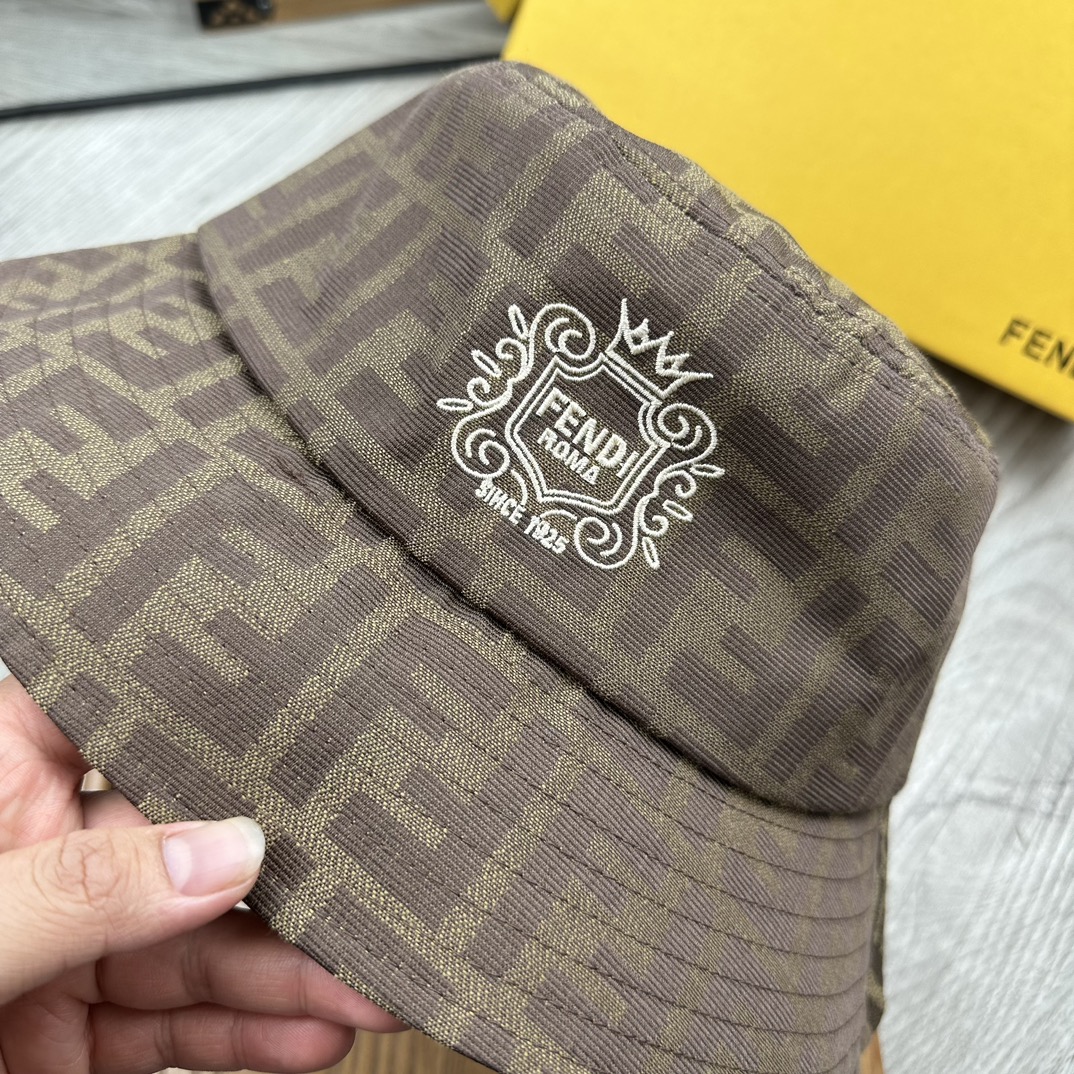 。F家。印花双刺绣渔夫【配防尘袋】高端舒适！高端材质！！今年帽子第一流行趋势绝对是渔夫帽！今年的渔夫帽满