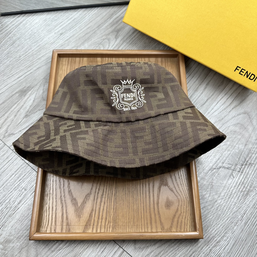 。F家。印花双刺绣渔夫【配防尘袋】高端舒适！高端材质！！今年帽子第一流行趋势绝对是渔夫帽！今年的渔夫帽满