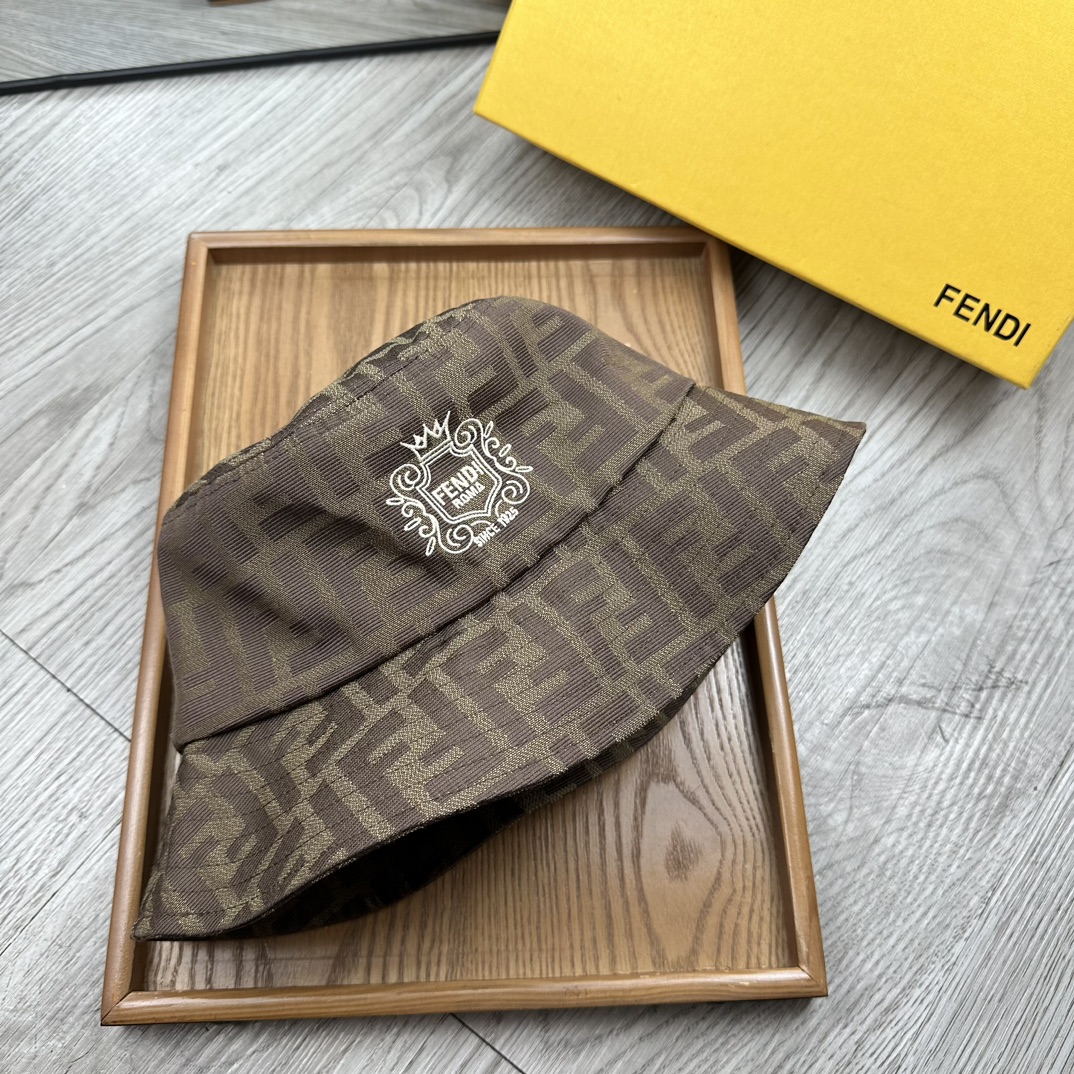 。F家。印花双刺绣渔夫【配防尘袋】高端舒适！高端材质！！今年帽子第一流行趋势绝对是渔夫帽！今年的渔夫帽满