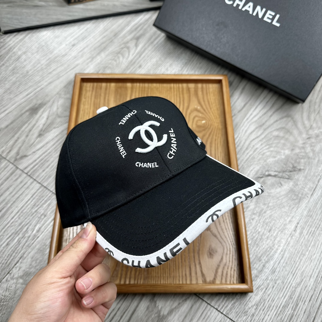 。C家。【配防尘袋】新品棒球帽！材质：纯棉！透气性好！春天挡风，夏天防晒必备单品！颜色大气！款式新颖别致