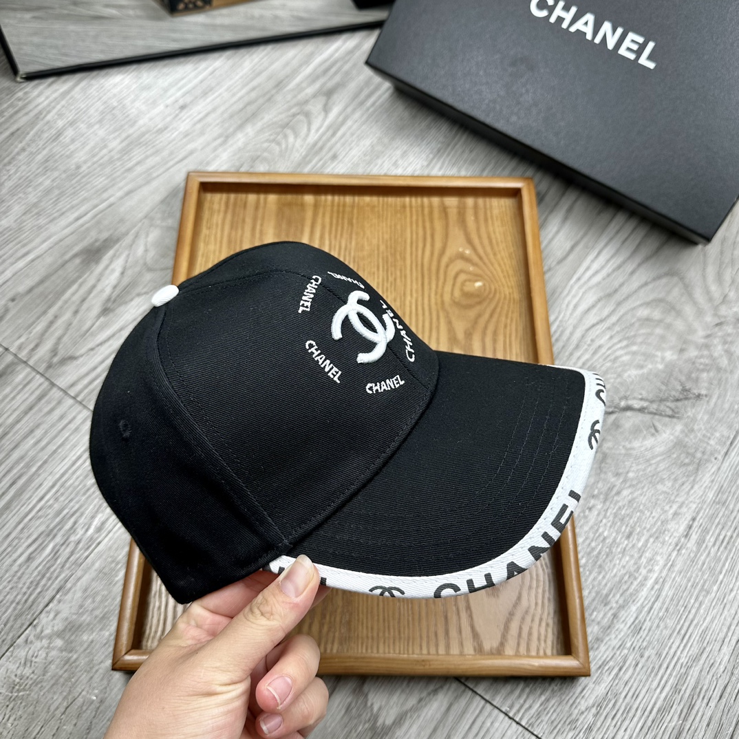 。C家。【配防尘袋】新品棒球帽！材质：纯棉！透气性好！春天挡风，夏天防晒必备单品！颜色大气！款式新颖别致