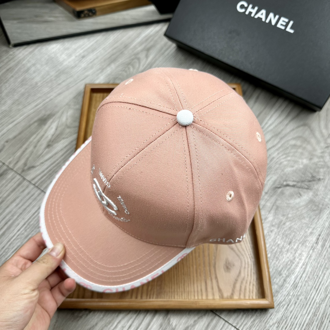 。C家。【配防尘袋】新品棒球帽！材质：纯棉！透气性好！春天挡风，夏天防晒必备单品！颜色大气！款式新颖别致