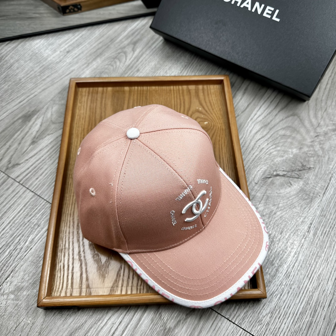 。C家。【配防尘袋】新品棒球帽！材质：纯棉！透气性好！春天挡风，夏天防晒必备单品！颜色大气！款式新颖别致