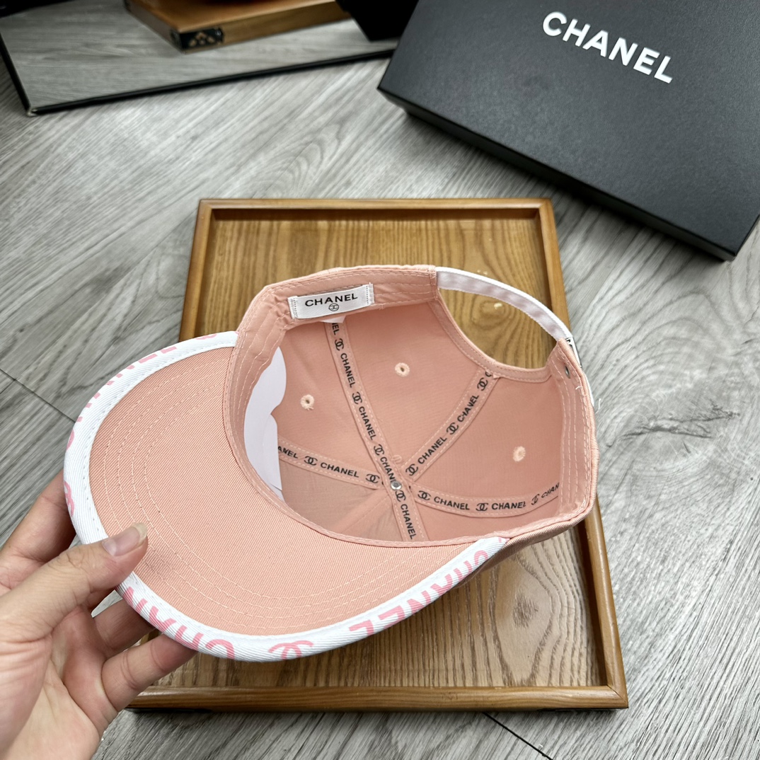 。C家。【配防尘袋】新品棒球帽！材质：纯棉！透气性好！春天挡风，夏天防晒必备单品！颜色大气！款式新颖别致