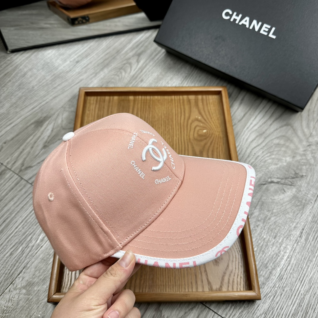 。C家。【配防尘袋】新品棒球帽！材质：纯棉！透气性好！春天挡风，夏天防晒必备单品！颜色大气！款式新颖别致